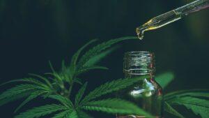 Unlocking the Potential: 6 Uses and Advantages of CBD Oil with Side Effects