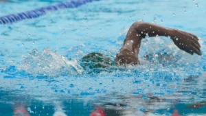 how many calories does swimming burn