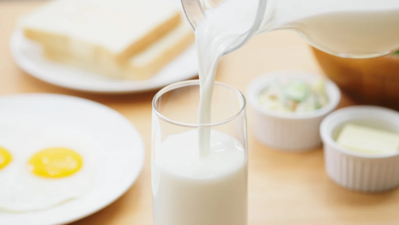 Best Milk for People With Diabetes: Healthier Choices for Blood Sugar Balance