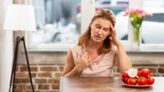 Headache After Eating: Common Causes, Food Triggers, and Ways to Prevent It