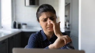 Can Dry Eyes Cause Headaches? Understanding Eye Strain, Screen Time, and Symptom Relief