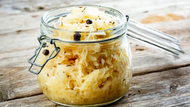 Best Time to Eat Sauerkraut for Gut Health: Benefits, Timing, and Daily Intake